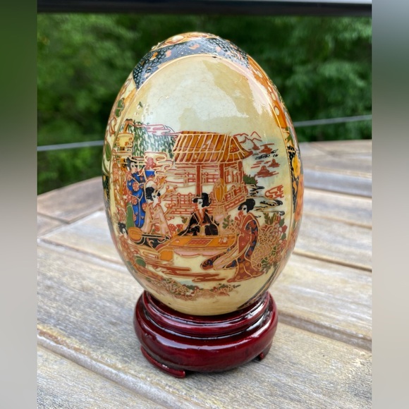 Vintage Satsuma Porcelain Egg Japanese Hand
Painted Gold Gilt Geisha Women - Picture 3 of 6